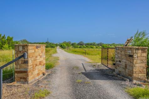 759 County Road 216 Hobson TX 78117