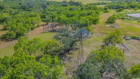 759 County Road 216 Hobson TX 78117