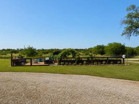 759 County Road 216 Hobson TX 78117