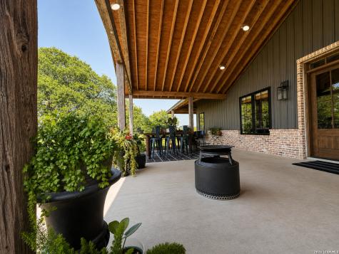 759 County Road 216 Hobson TX 78117