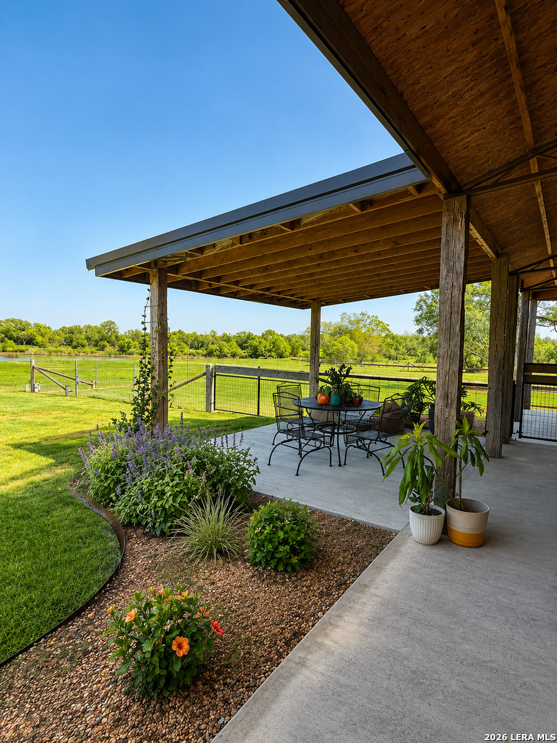 759 County Road 216 Hobson TX 78117