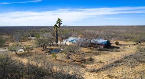 1799 Shumaca Road Carrizo Springs TX 78834
