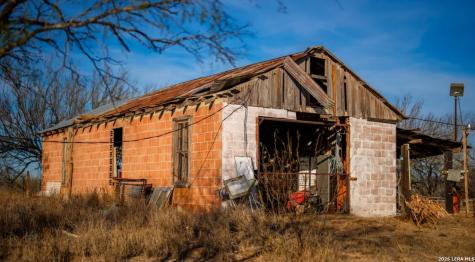1799 Shumaca Road Carrizo Springs TX 78834