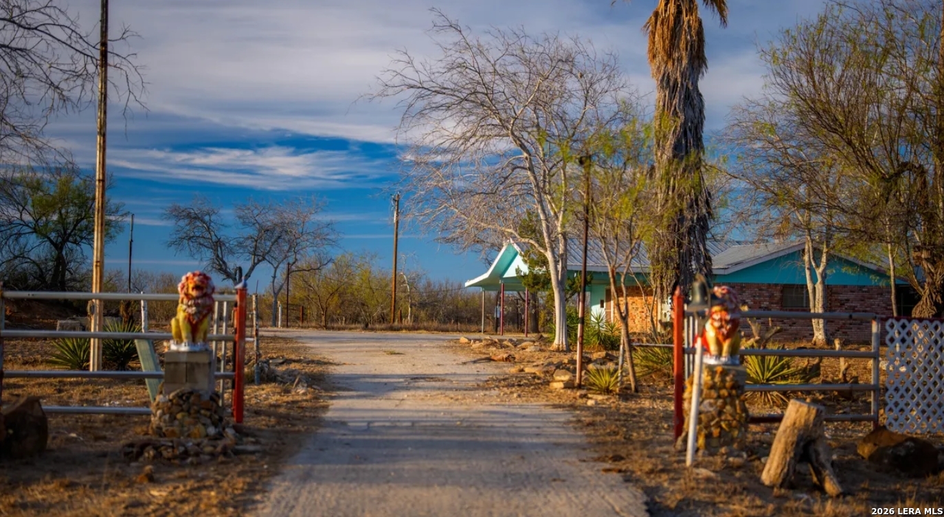 1799 Shumaca Road Carrizo Springs TX 78834