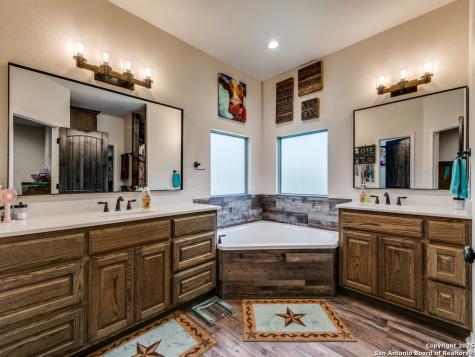 6451 Bluntzer Road Jourdanton TX 78026