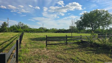 13083 Fm 2779 Moore TX 78057