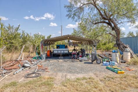 944 Fm 1049 Knippa TX 78870