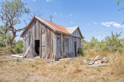 944 Fm 1049 Knippa TX 78870