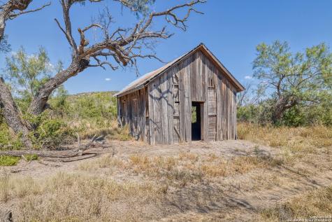 944 Fm 1049 Knippa TX 78870