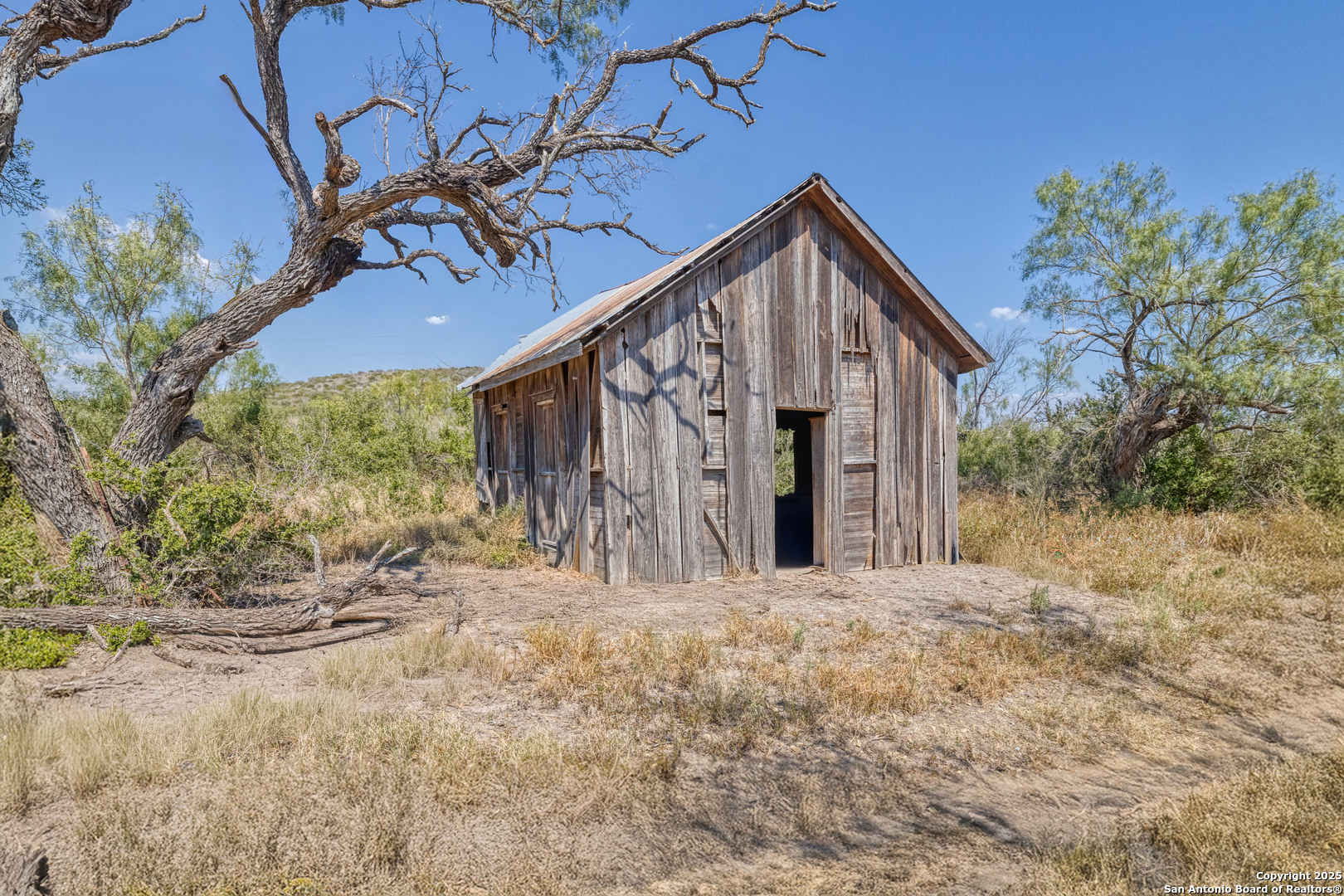 944 Fm 1049 Knippa TX 78870