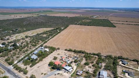 944 Fm 1049 Knippa TX 78870