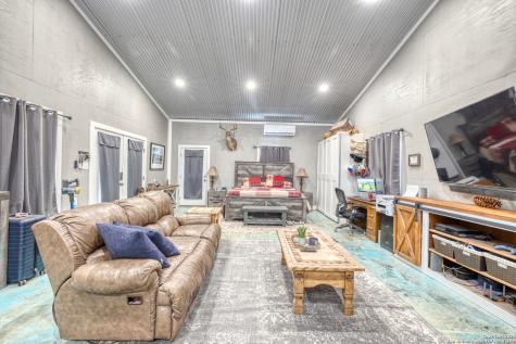 944 Fm 1049 Knippa TX 78870