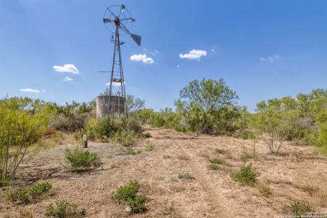 944 Fm 1049 Knippa TX 78870