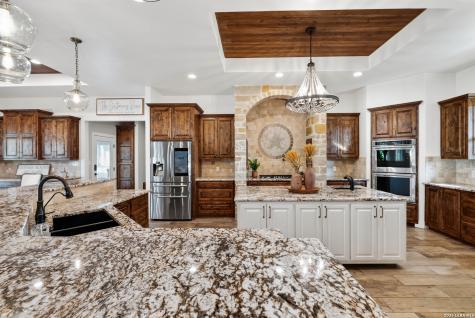 1980 County Road 361 La Vernia TX 78121
