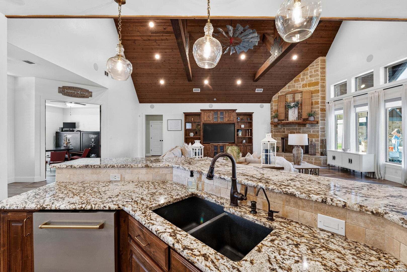 1980 County Road 361 La Vernia TX 78121