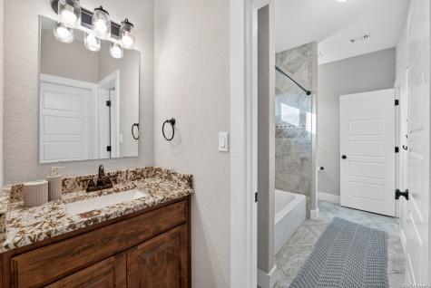 1980 County Road 361 La Vernia TX 78121