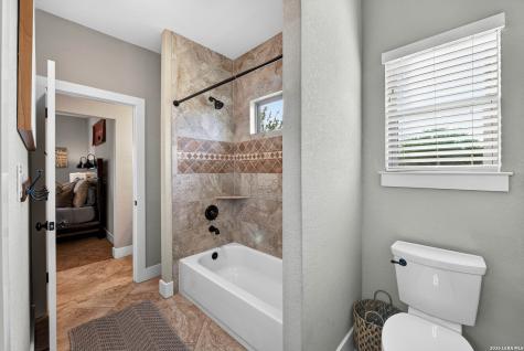 1980 County Road 361 La Vernia TX 78121