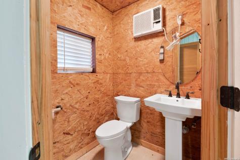 1980 County Road 361 La Vernia TX 78121