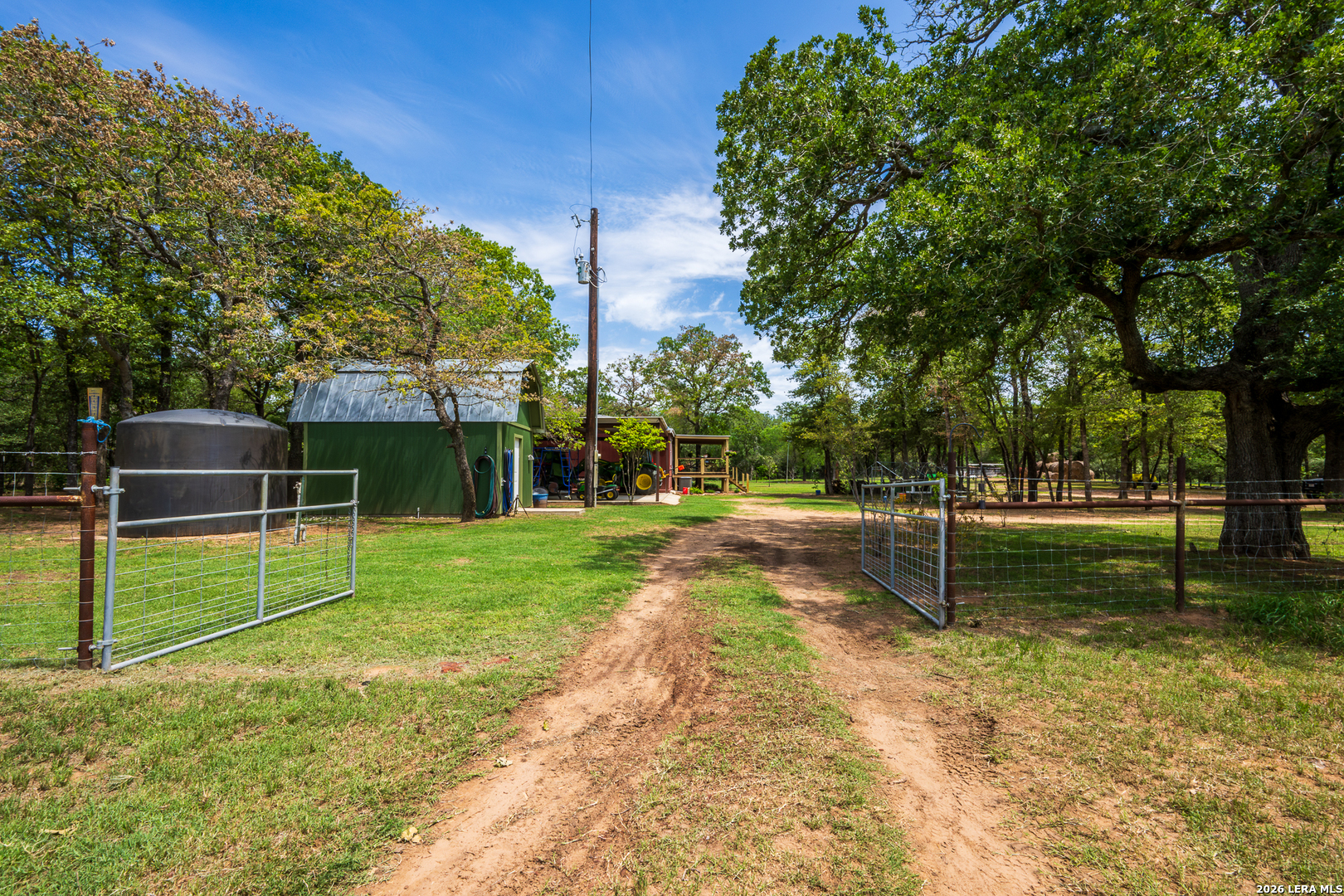 11259 N State Highway 80 Leesville TX 78122