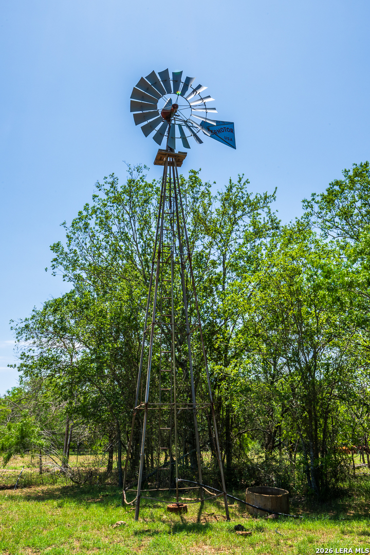 11259 N State Highway 80 Leesville TX 78122