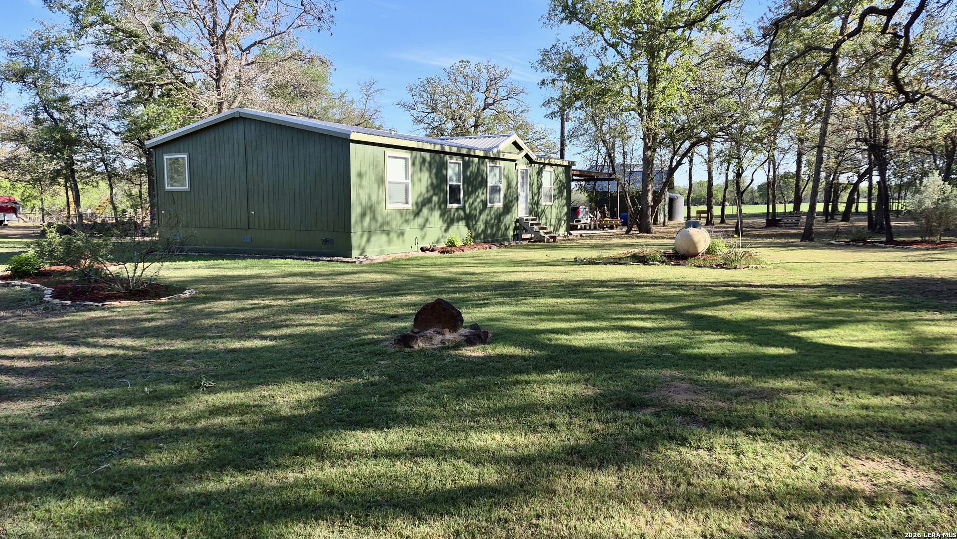 11259 N State Highway 80 Leesville TX 78122