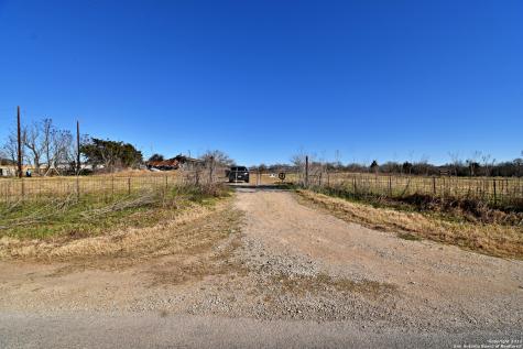 269 Hall Road Luling TX 78648