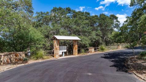916 Private Road 2532 Mico TX 78056