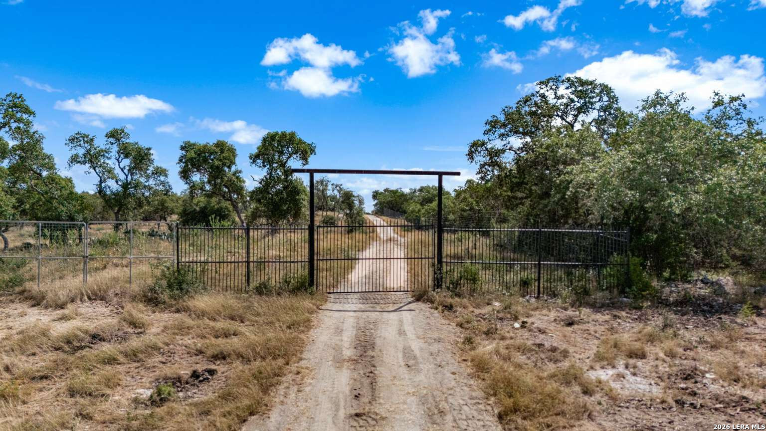 916 Private Road 2532 Mico TX 78056