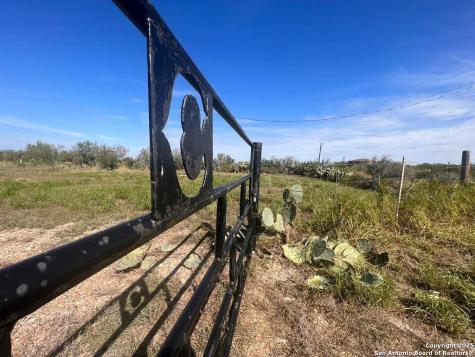 202 Camino Bolivar Laredo TX 78043