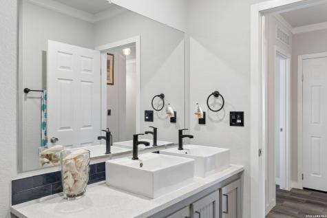 1169 Old Adams Lane Pleasanton TX 78064
