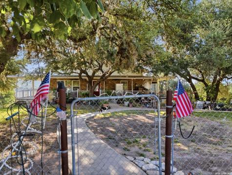 3966 Ranch Road 335 Barksdale TX 78801