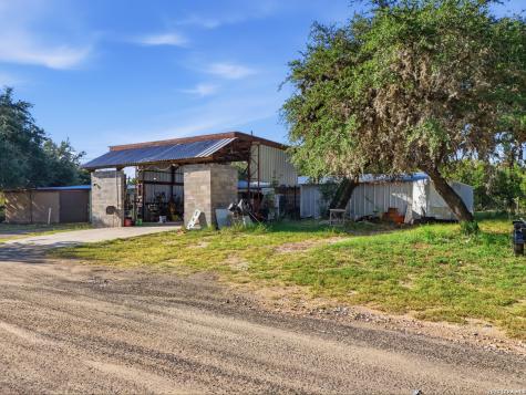 3966 Ranch Road 335 Barksdale TX 78801