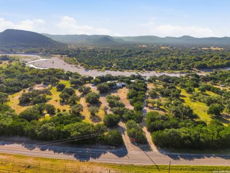 3966 Ranch Road 335 Barksdale TX 78801