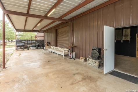 24 Sir David Lane Poteet TX 78065