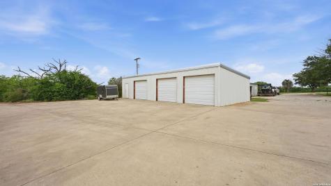 3833 County Road 2880 Bigfoot TX 78005