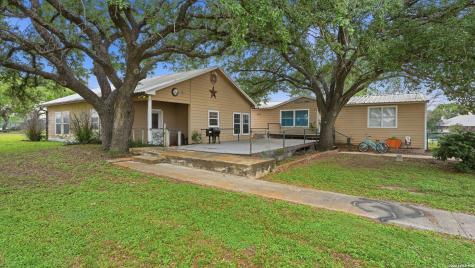 3833 County Road 2880 Bigfoot TX 78005