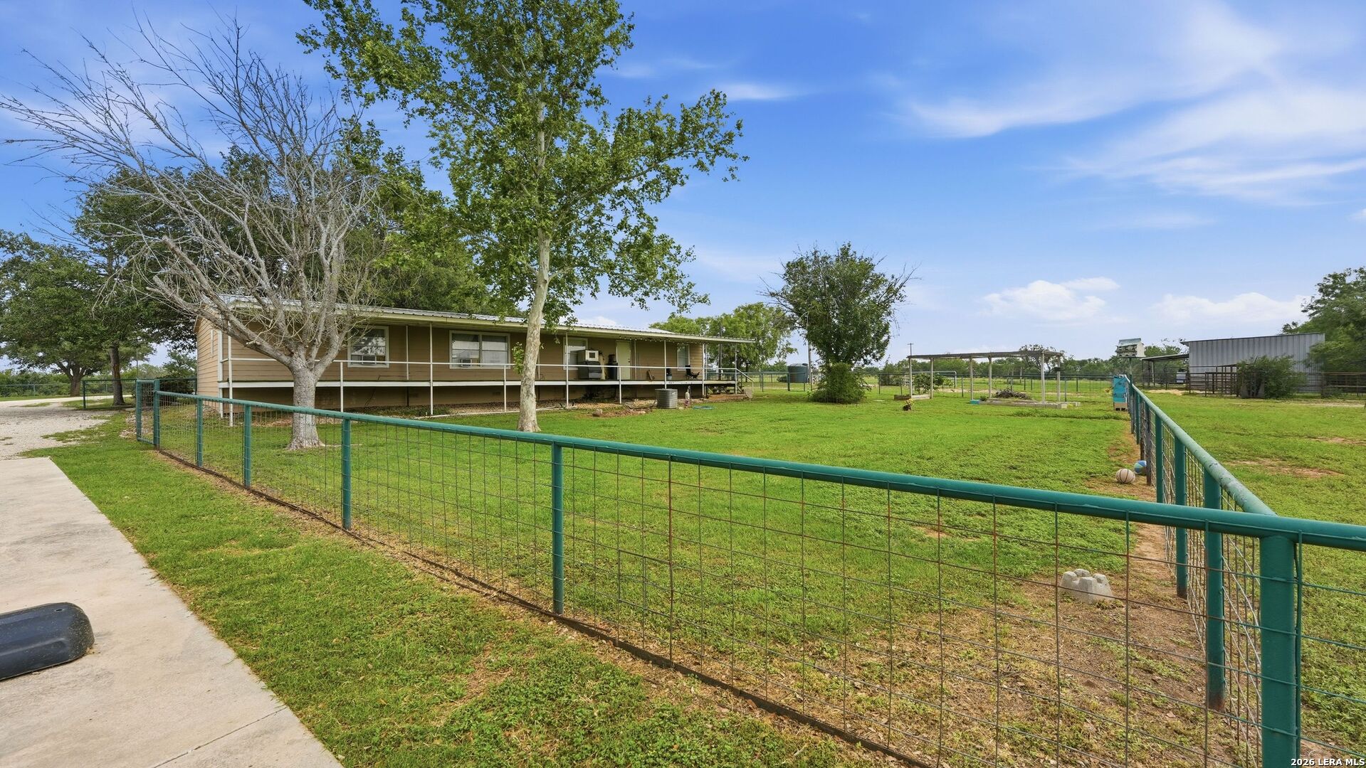 3833 County Road 2880 Bigfoot TX 78005