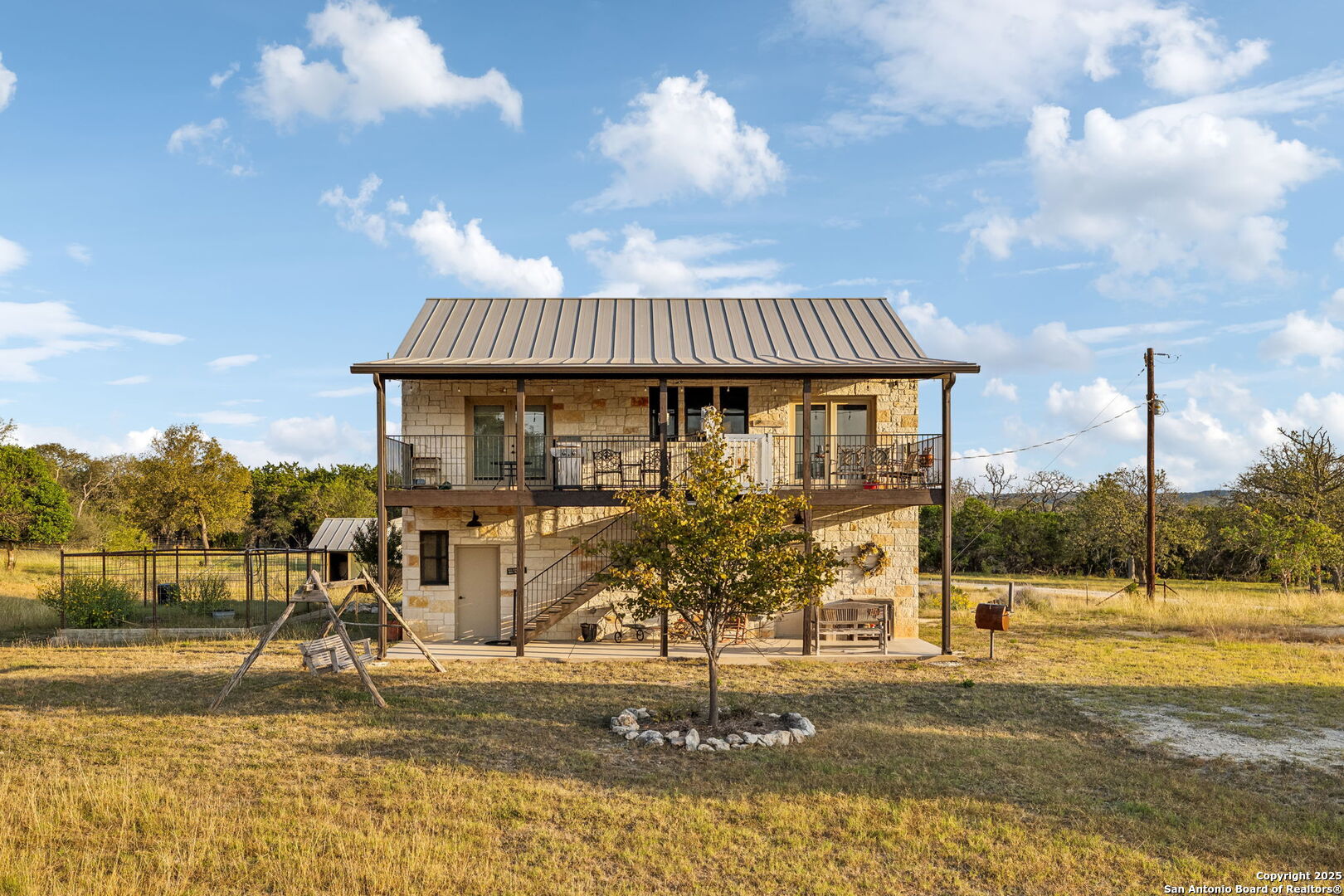 232 N Stoneleigh Road Center Point TX 78010
