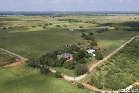 701 County Road 141 Floresville TX 78114