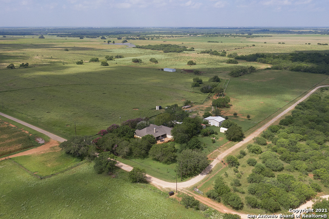 701 County Road 141 Floresville TX 78114