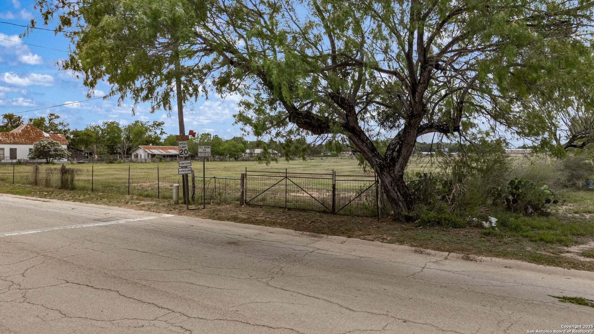 Tbd N Windy Knoll Devine TX 78016
