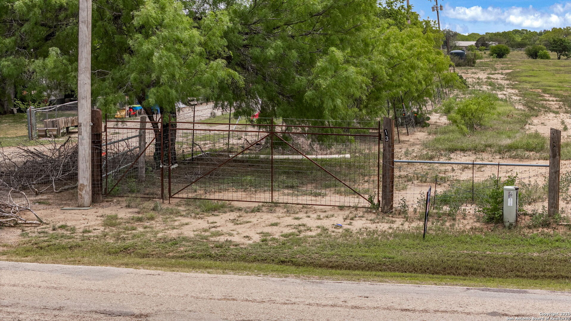 Tbd N Windy Knoll Devine TX 78016
