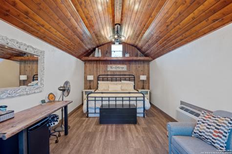 4198 Bear Springs Road Pipe Creek TX 78063