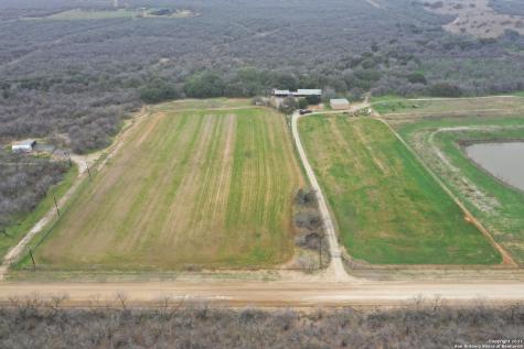 917 County Road 2400 Moore TX 78057