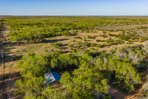 1048 County Road 640 Hondo TX 78861