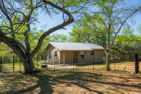1048 County Road 640 Hondo TX 78861