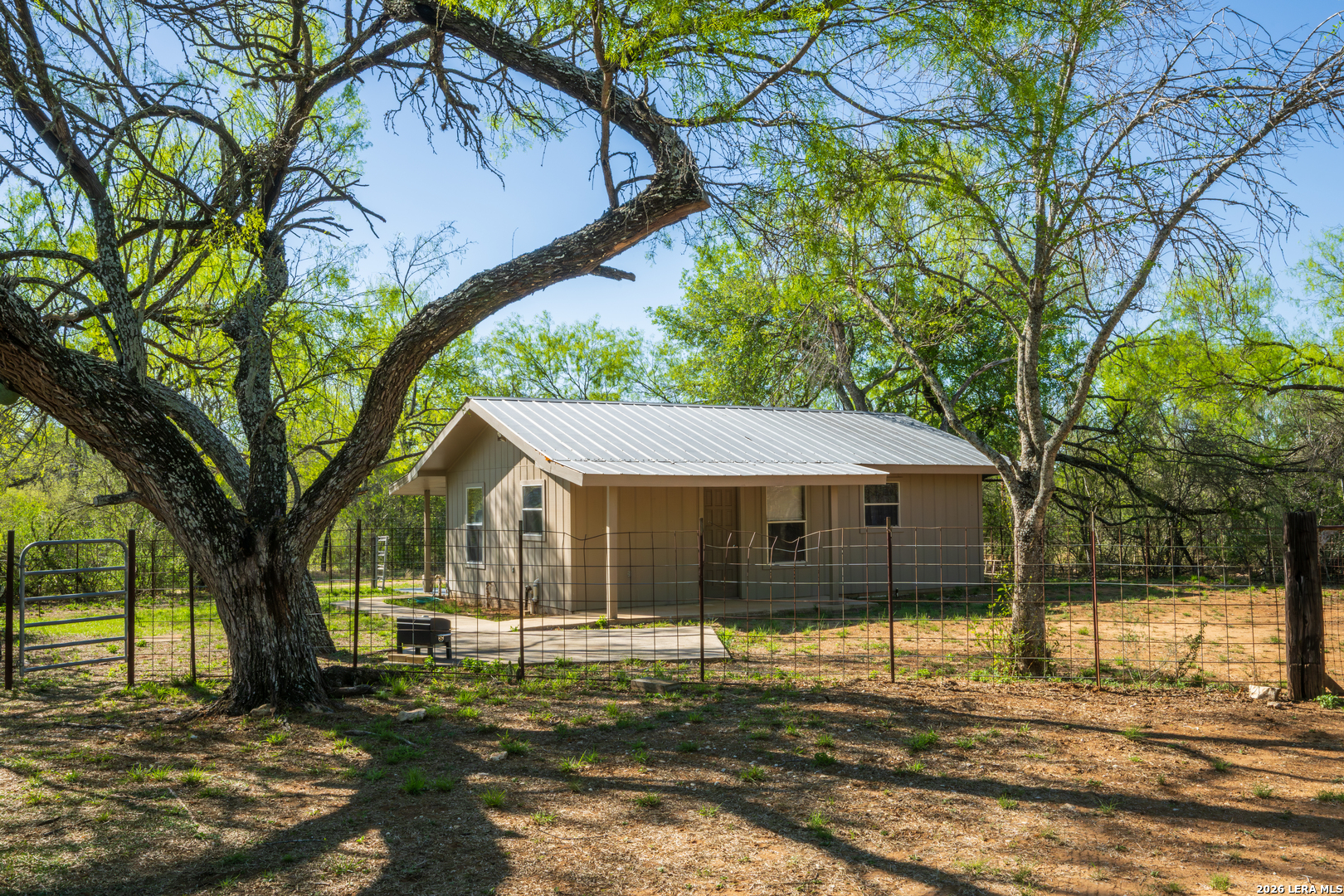 1048 County Road 640 Hondo TX 78861