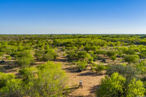 1048 County Road 640 Hondo TX 78861