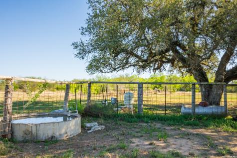 1048 County Road 640 Hondo TX 78861