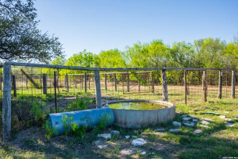 1048 County Road 640 Hondo TX 78861